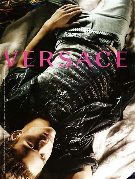 mario testino versace 2010|AW10 Campaign: Versace Goes Edgy With Testino.